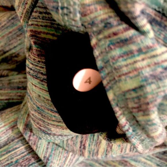 LuLuLemon Wunder Under Gorgeous teal blue active pants! - Picture 4 of 4